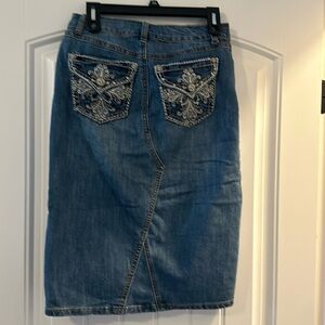 Denim knee high skirt with brocade on back pockets